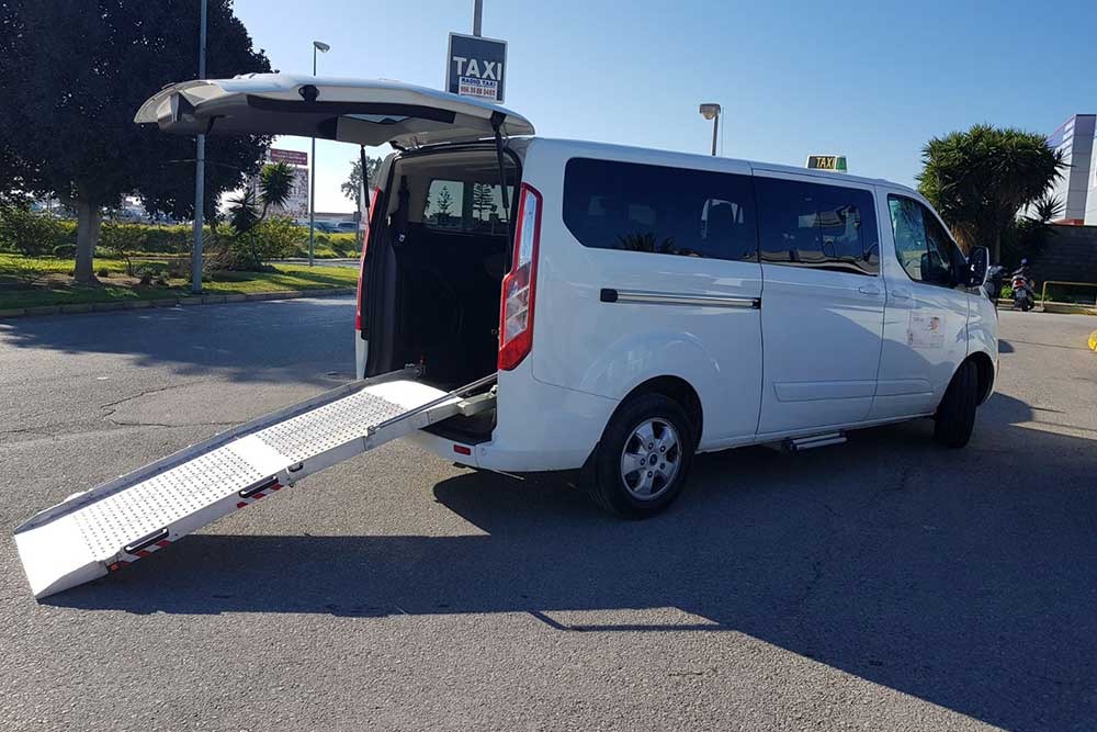 Eurotaxi adaptado para personas con movilidad reducida